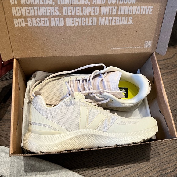 NWT Veja Impala Size 9 - Picture 6 of 7